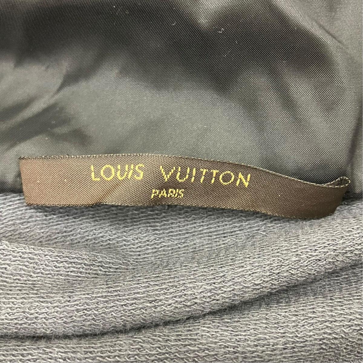LOUIS VUITTON エンボスロゴカットソージップアップブルゾン 古着・中古-5枚目のアイテム画像