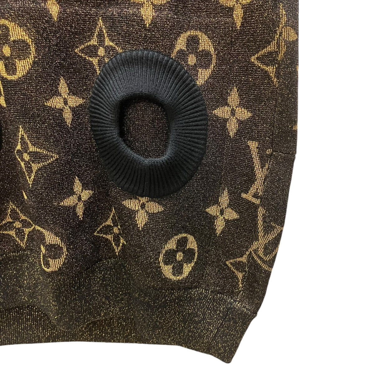 LOUIS VUITTON フード付きスリーブレスモノグラムニットベスト 古着・中古-4枚目のアイテム画像