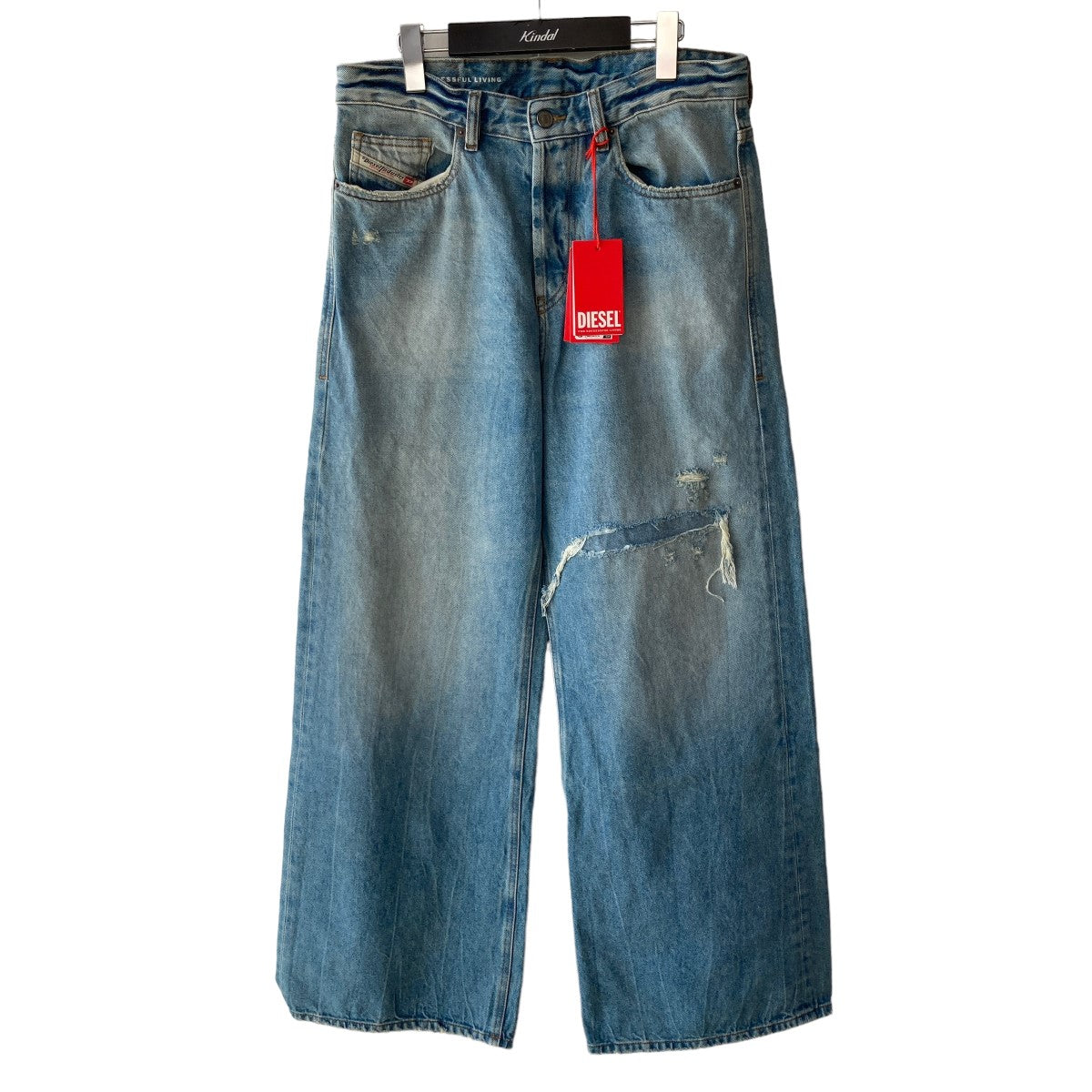 ディーゼルのD-Rise 007f6 Straight Jeans ダメージ加工デニムパンツ A06371です。 DIESEL ボトムス 古着・中古アイテム