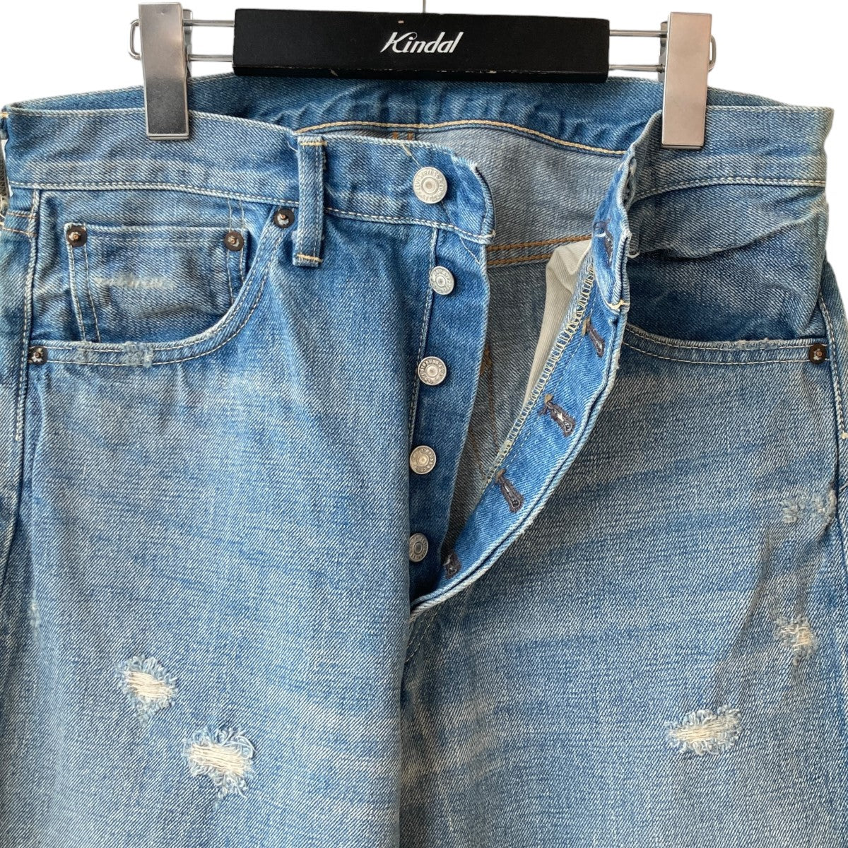 リーバイスビンテージクロージング×フラグメントの別注501本限定 加工デニムパンツ 55501-0068です。 LEVI’S VINTAGE CLOTHING×FRAGMENTS ボトムス 古着・中古アイテム