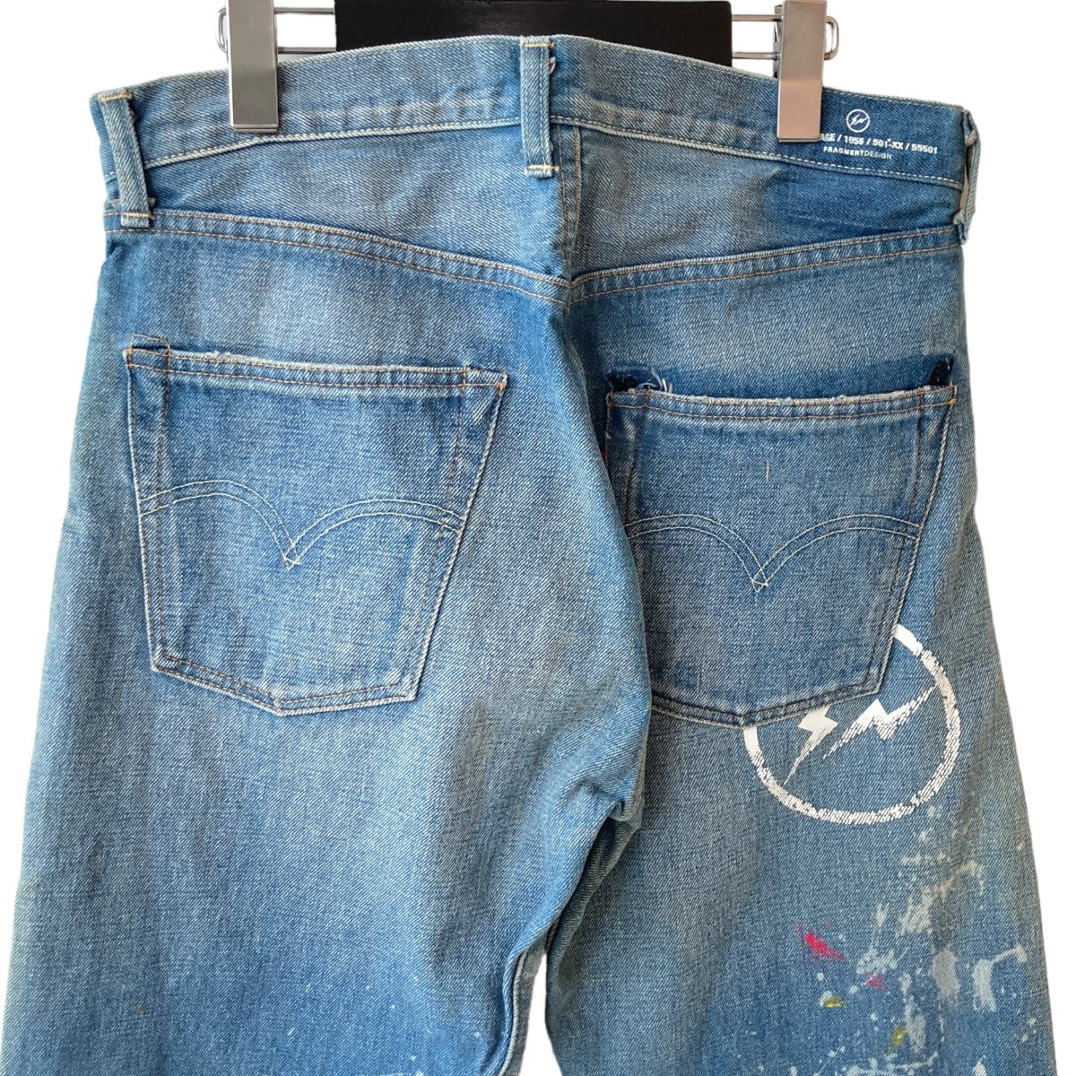 リーバイスビンテージクロージング×フラグメントの別注501本限定 加工デニムパンツ 55501-0068です。 LEVI’S VINTAGE CLOTHING×FRAGMENTS ボトムス 古着・中古アイテム