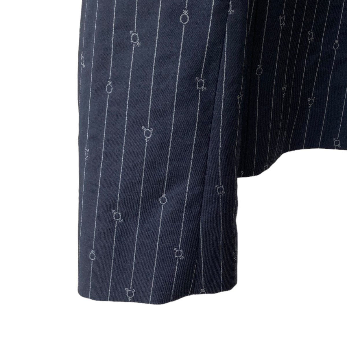 チャールズジェフリーラバーボーイのPinstripe cut-out Blazer ストライプ カットアウト テーラードジャケットです。 Charles Jeffrey Loverboy アウター 古着・中古アイテム