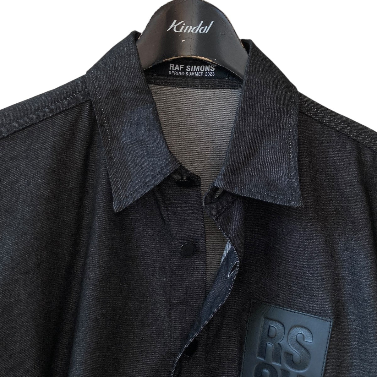 ラフシモンズのSTRAIGHT FIT DENIM SHIRT デニムシャツ 231-M242です。 RAF SIMONS トップス 古着・中古アイテム