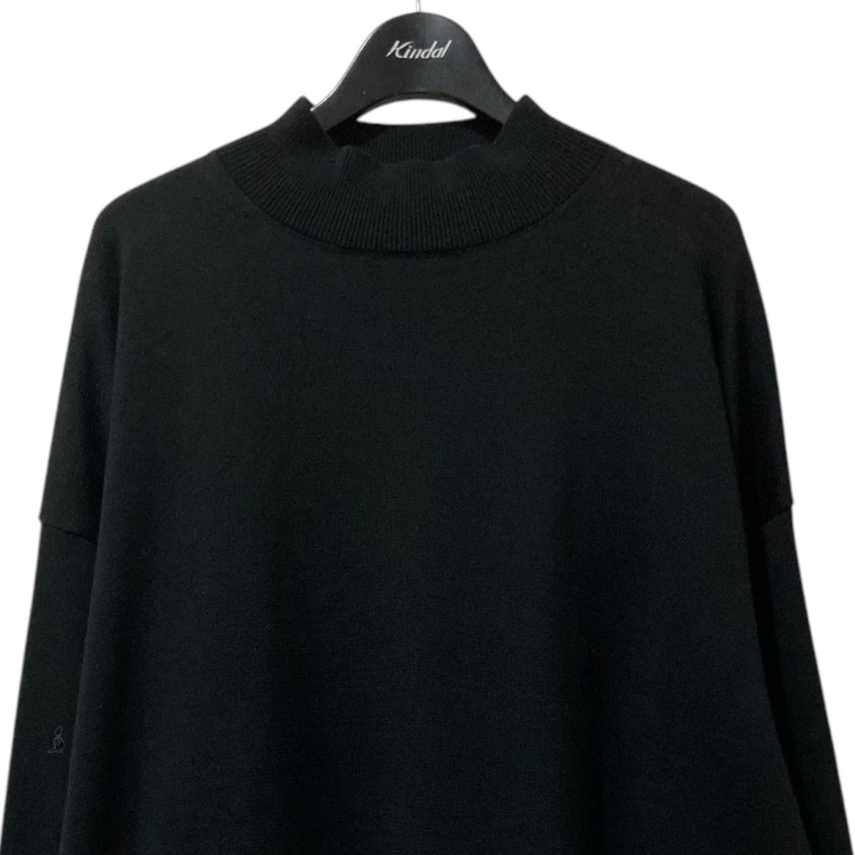 モックネックニットセーター