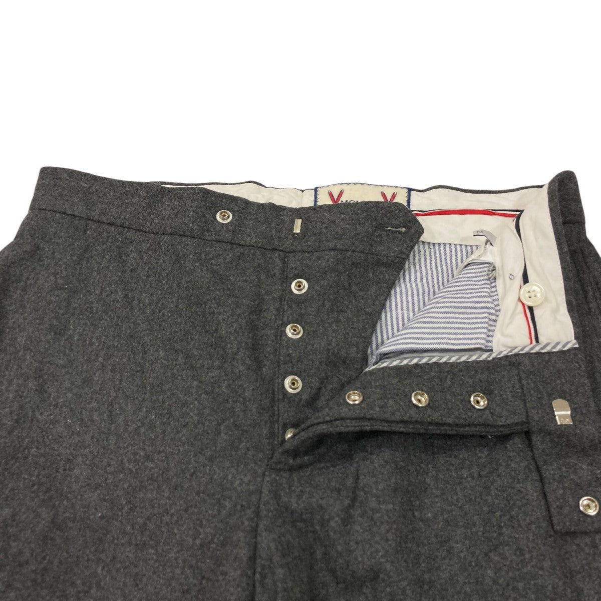 MONCLER GAMME BLEU(モンクレール ガム ブルー) PANTALONEロゴワッペン