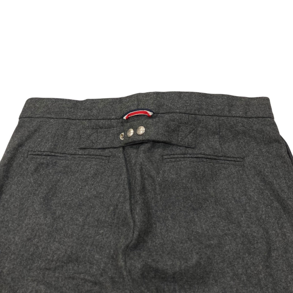 MONCLER GAMME BLEU(モンクレール ガム ブルー) PANTALONEロゴワッペン