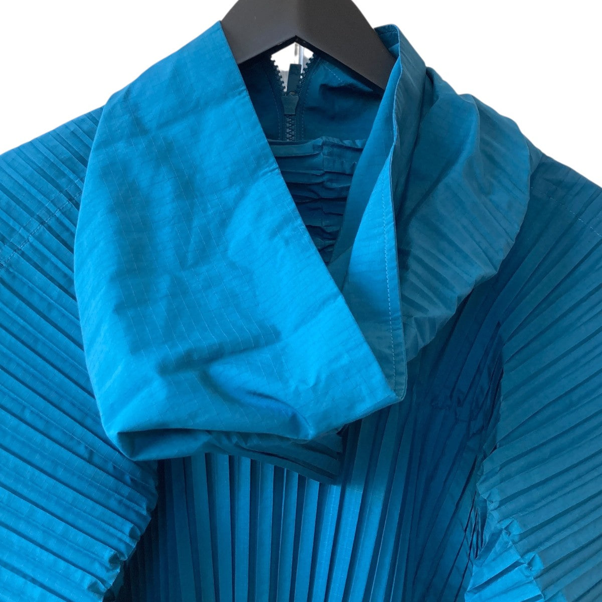 希少　ISSEY MIYAKE オムプリッセ　ノーカラージップアップブルゾン　青 ISSEY MIYAKE（ブルゾン）のフリマアイテム一覧