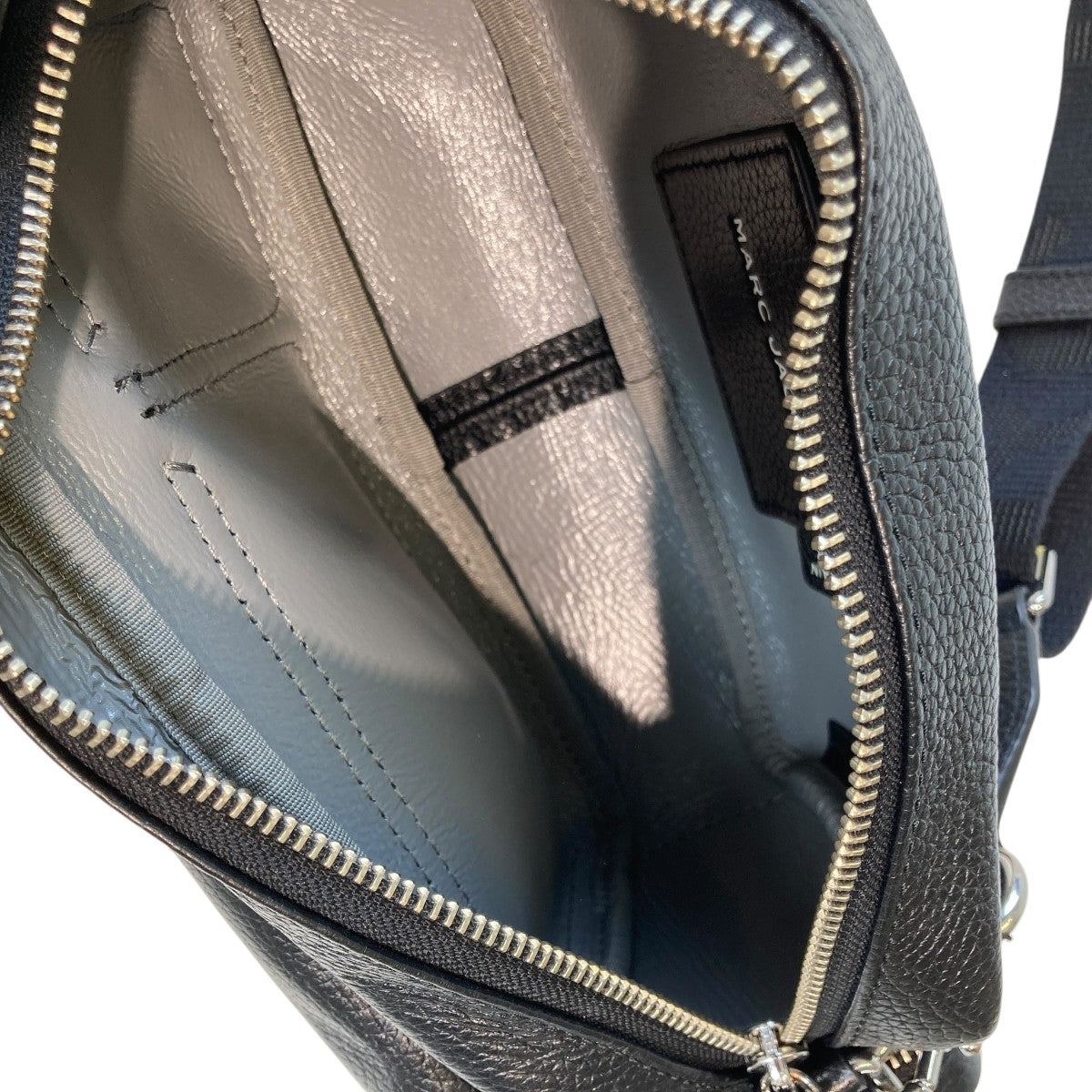 MARC JACOBS(マークジェイコブス) The Leather Cargoショルダーバッグ