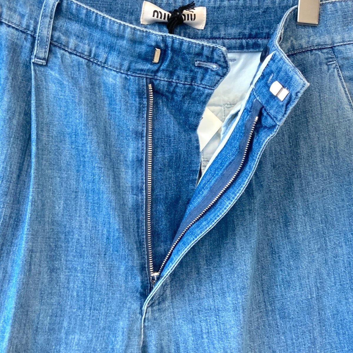 MIU MIU(ミュウミュウ) ロゴ刺繍 シャンブレー デニムパンツGWP471
