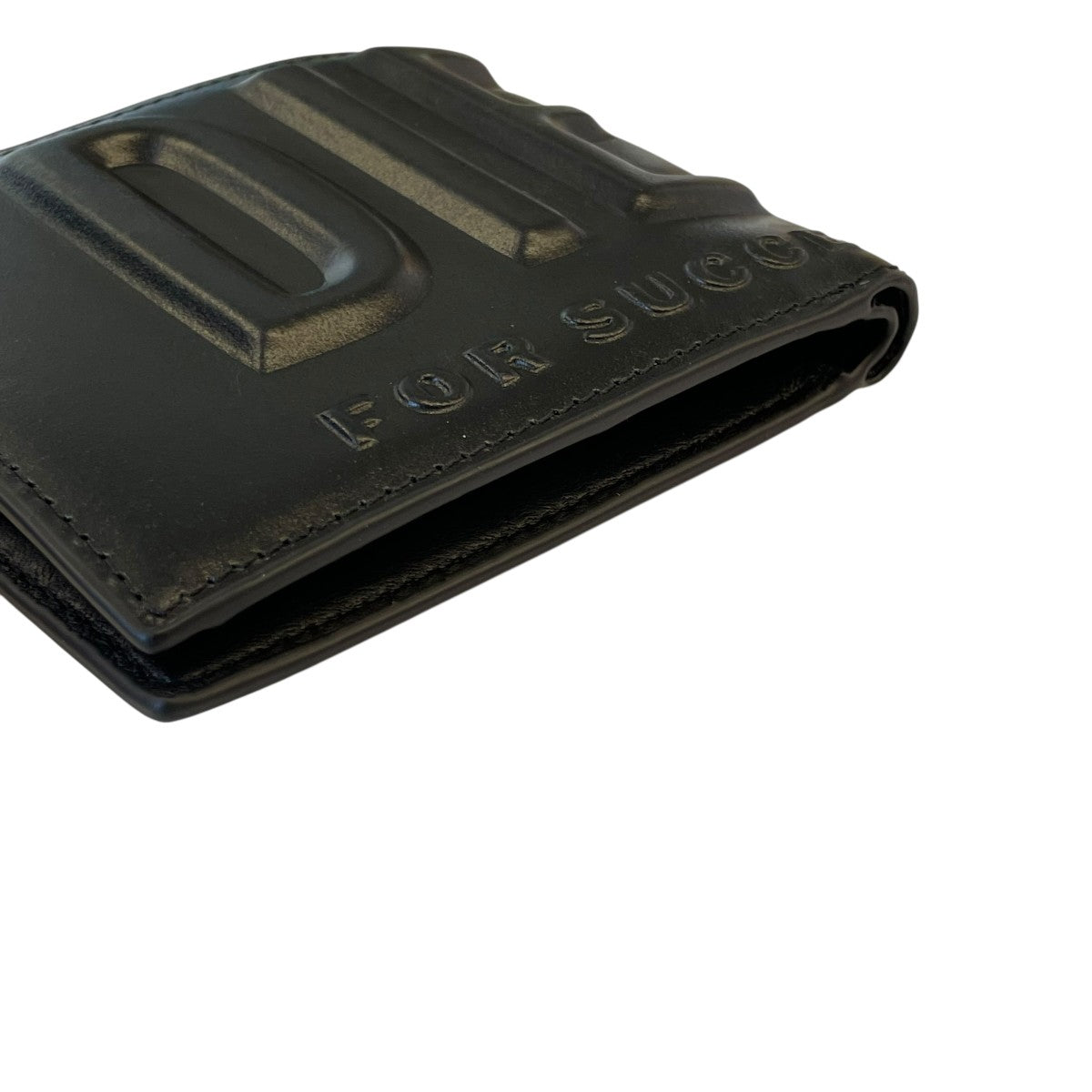 DIESEL(ディーゼル) 3D2つ折り財布 ブラック｜【公式】カインドオル