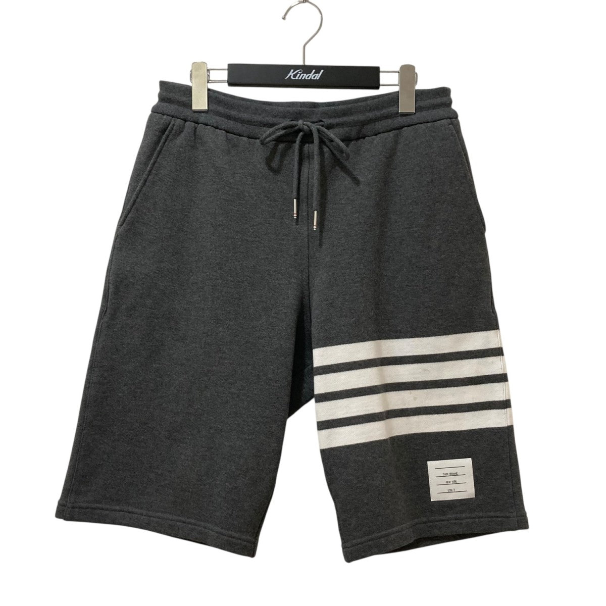 【THOM BROWNE】コットン ハーフパンツ ストレートフィット Thom Browne(トム・ブラウン) 4BARサーマルハーフパンツMJQ0083A