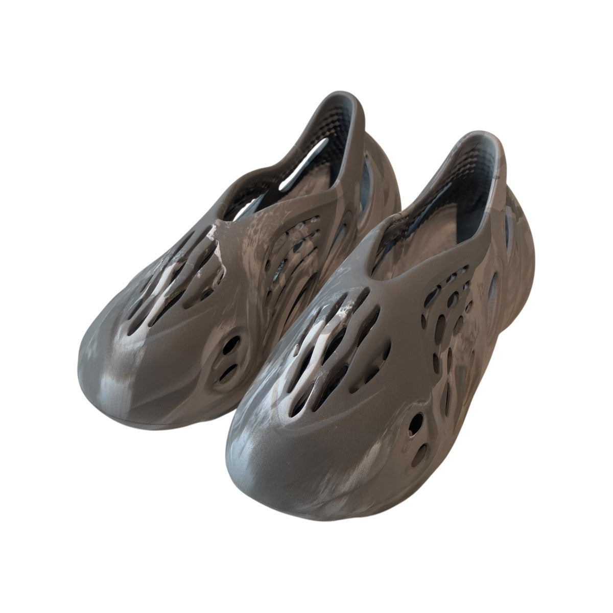 adidas(アディダス) Yeezy Foam RNRサンダルAPQ779012 APQ779012