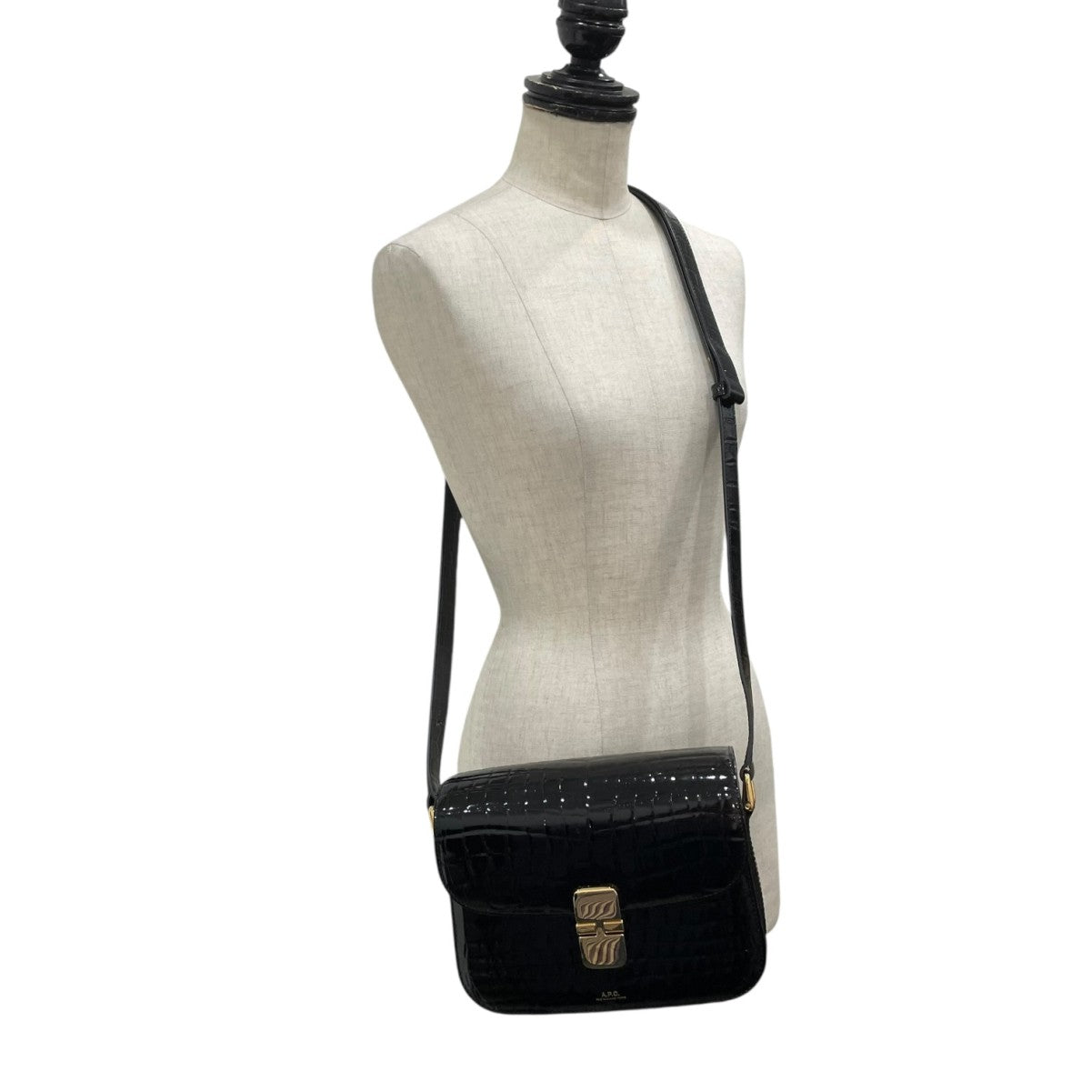 a.p.c アーペーセー　ハーフムーン　ショルダーバッグ　クロコダイル　黒 A.P.C. アーペーセー バッグ ショルダーバッグ ハーフムーン