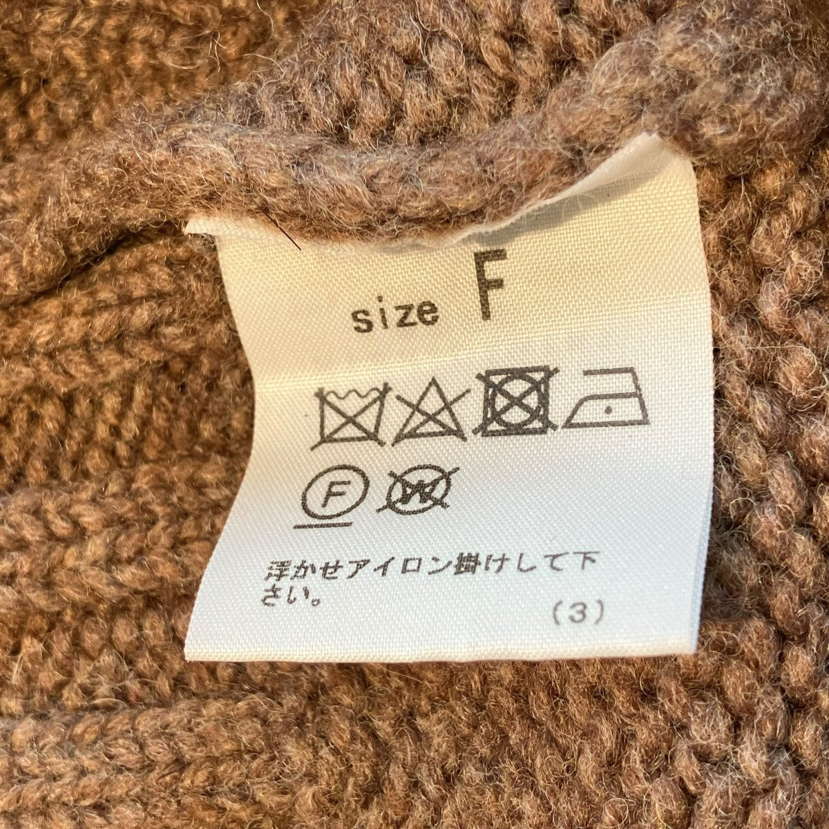 Vネックニット