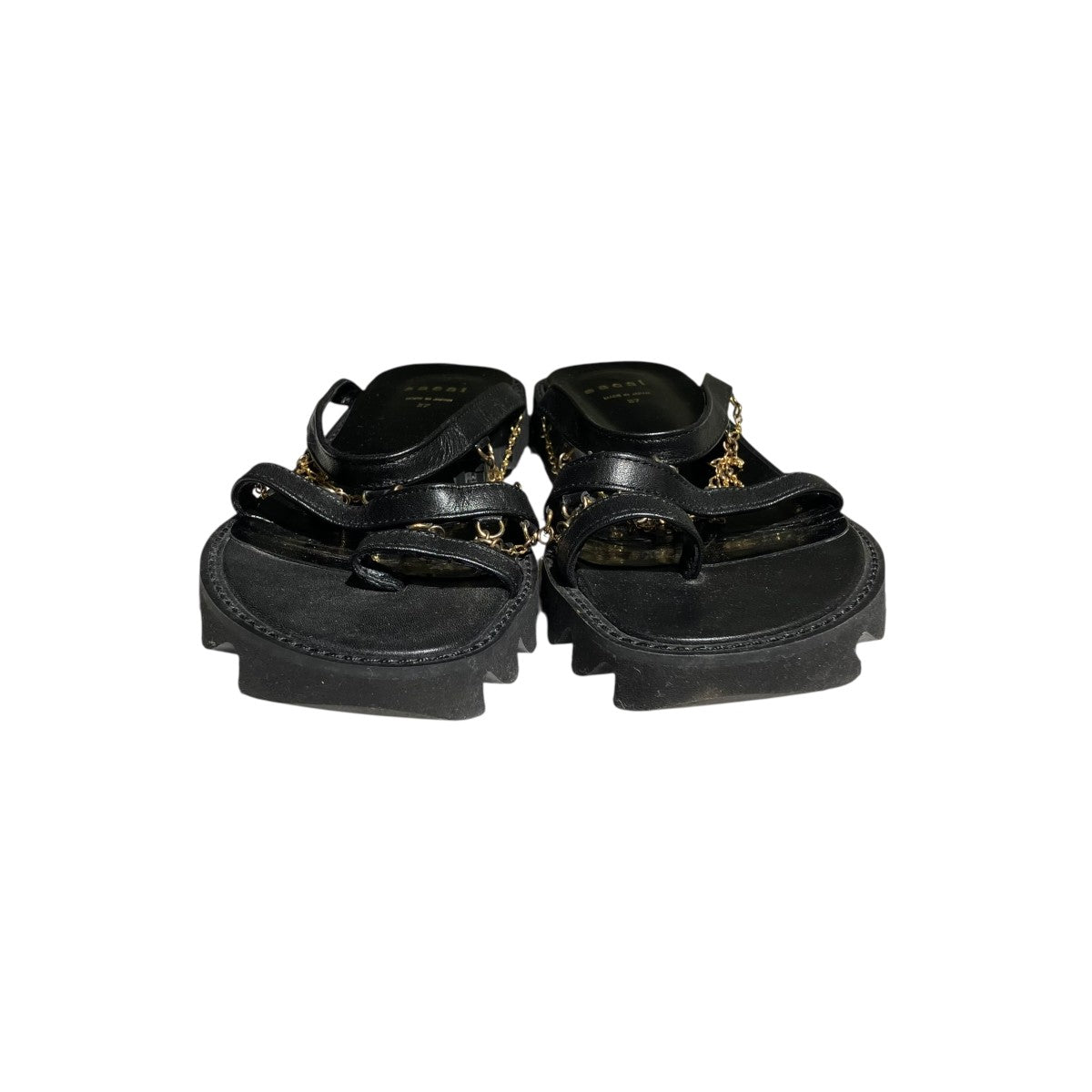 チェーン付きサンダル