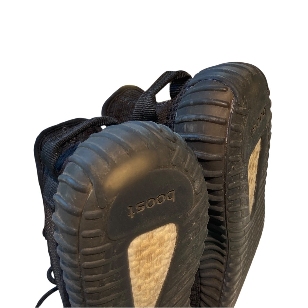YEEZY Boost 350 V2 OnyxスニーカーHQ4540