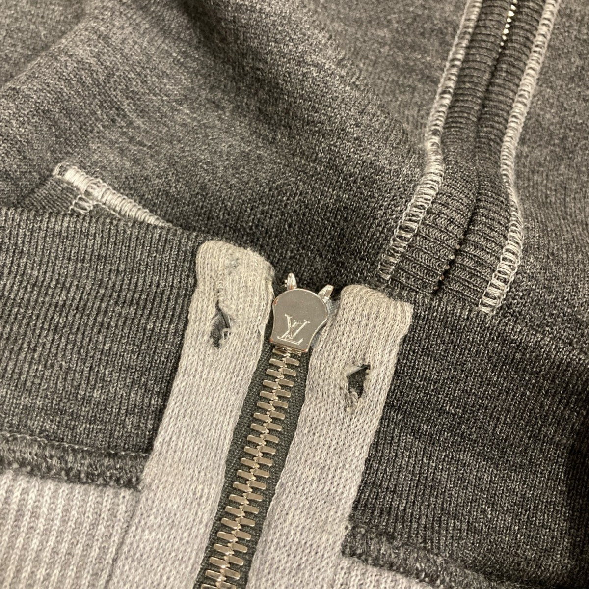 LOUIS VUITTON(ルイヴィトン) ジップパーカー グレー サイズ S｜【公式