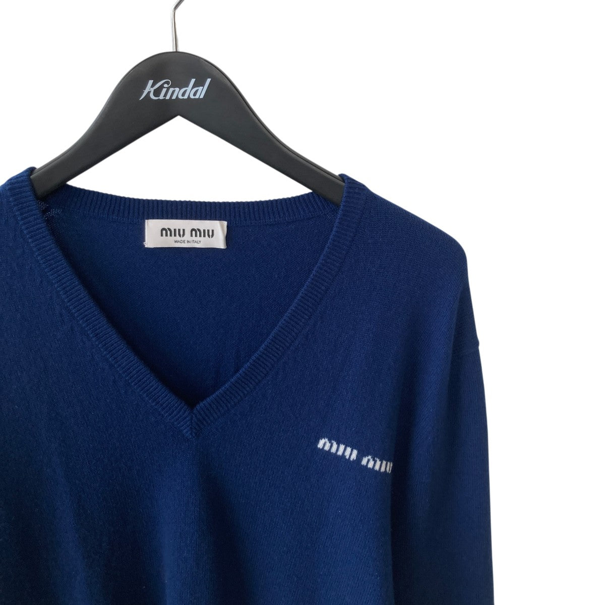 N miuページ MIU MIU(ミュウミュウ) ロゴVネックニットMML692 MML692 ブルー サイズ