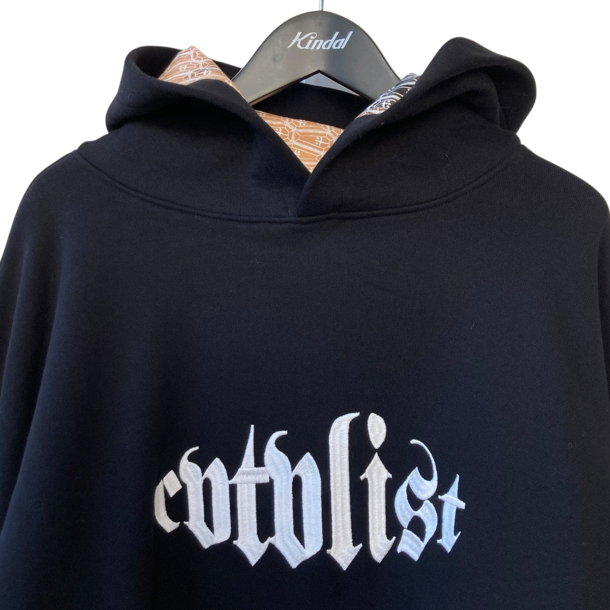 24AWロゴ刺繍プルオーバーフーディ2401110302