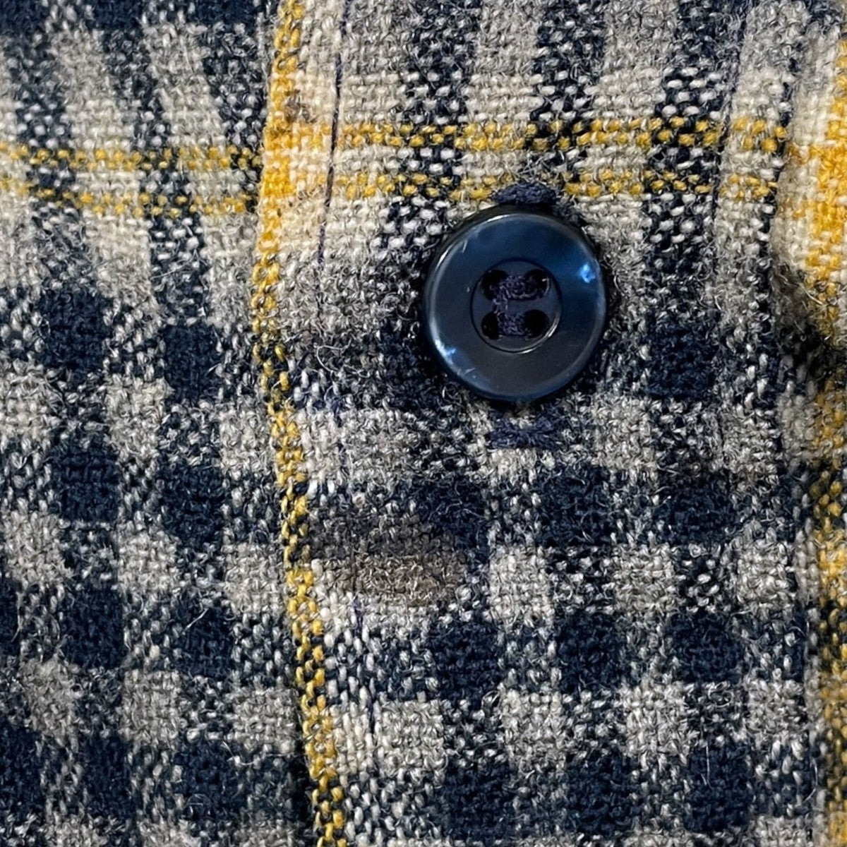 チェック柄シャツ