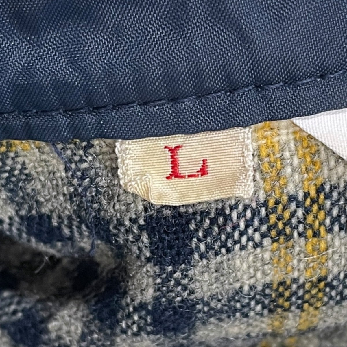 チェック柄シャツ