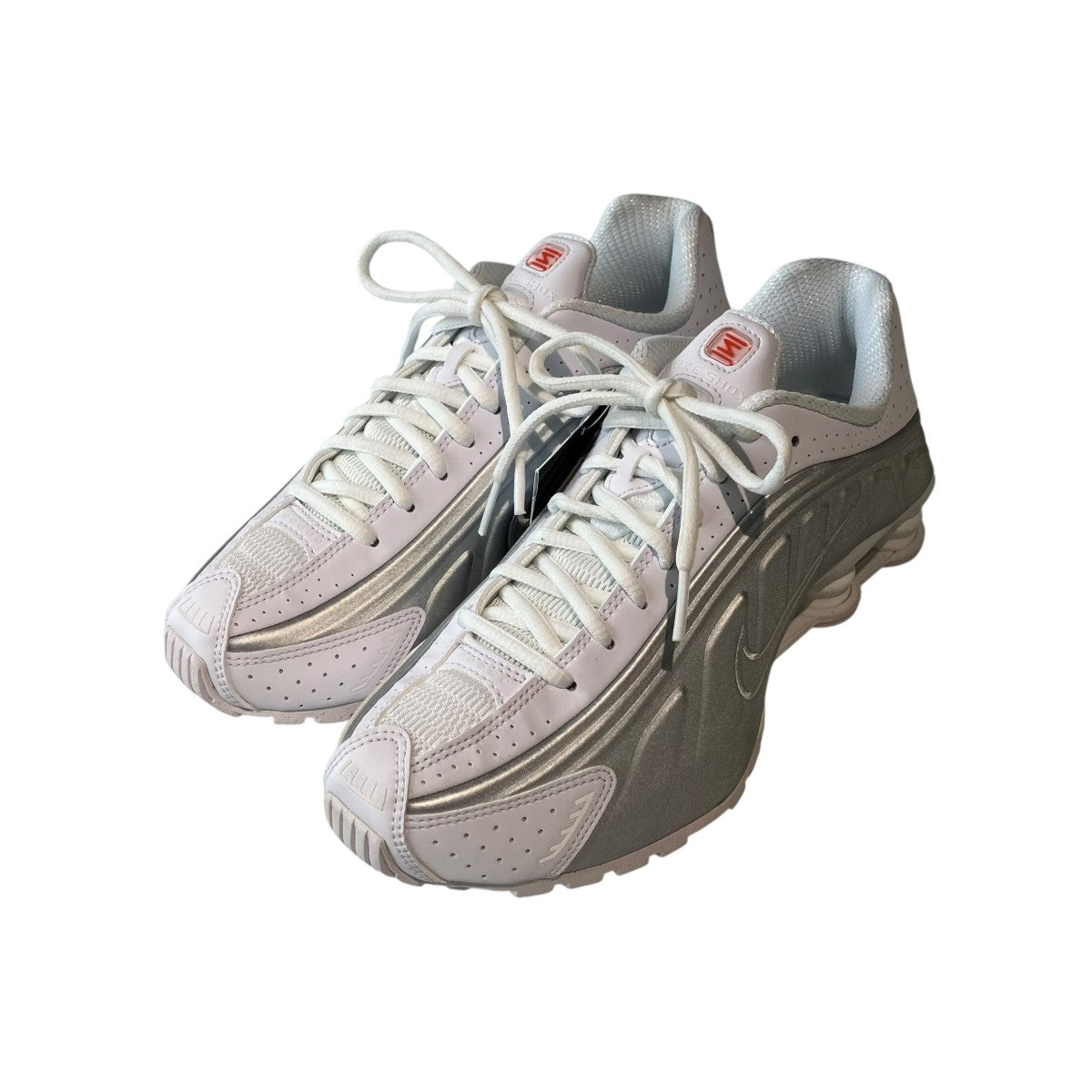 NIKE Shox R4 White and Metallic SilverスニーカーAR3565-101 古着・中古-1枚目のアイテム画像