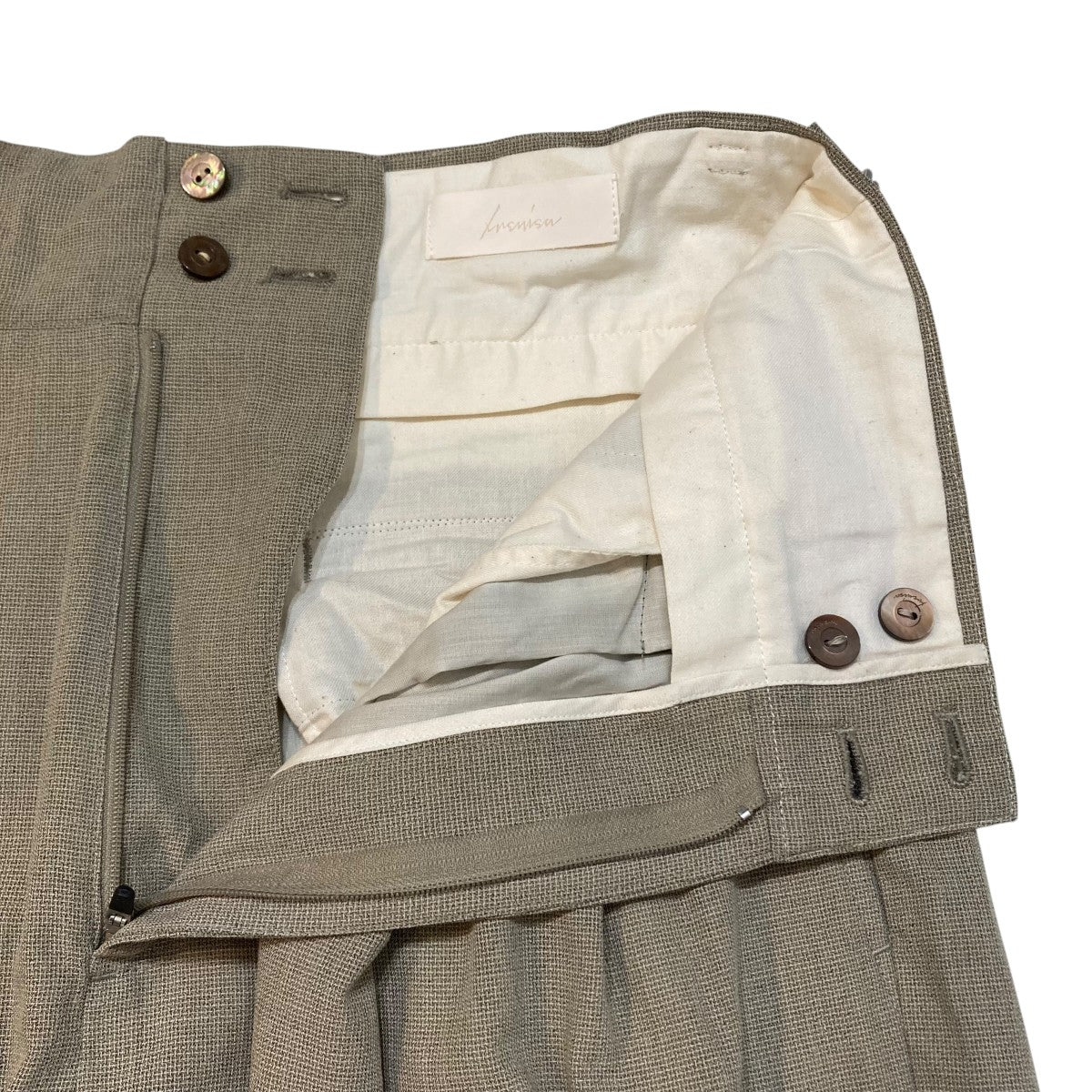 TWO TUCKS WIDE SHORTSハーフパンツIH25SS-P031-NDC