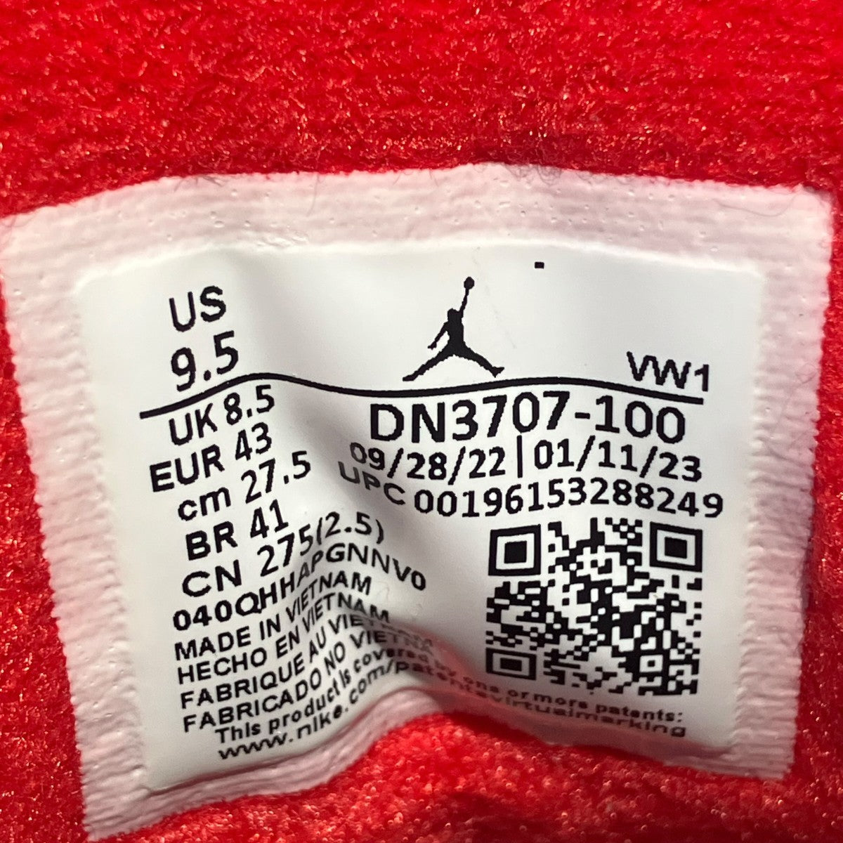 Air Jordan 3 Retro White Cement ReimaginedスニーカーDN3707-100