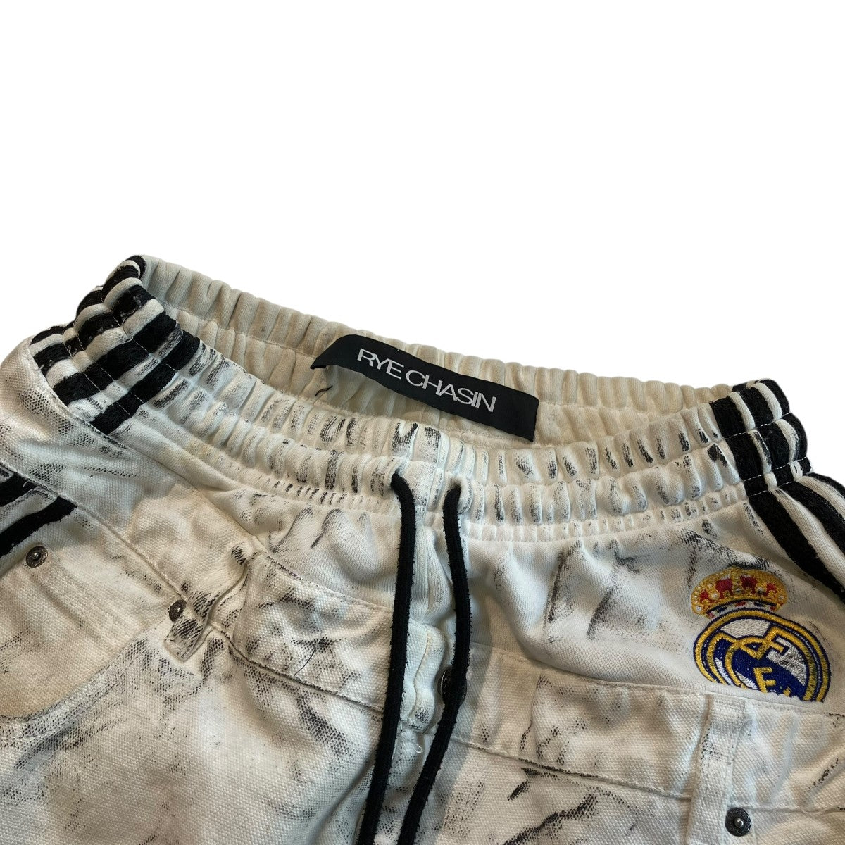 DISTRESSED STRIPE LAYERED DENIMトラックパンツ