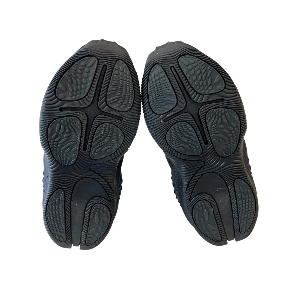 WMNS Black and Metallic Dark GreyローカットスニーカーHQ2410-001
