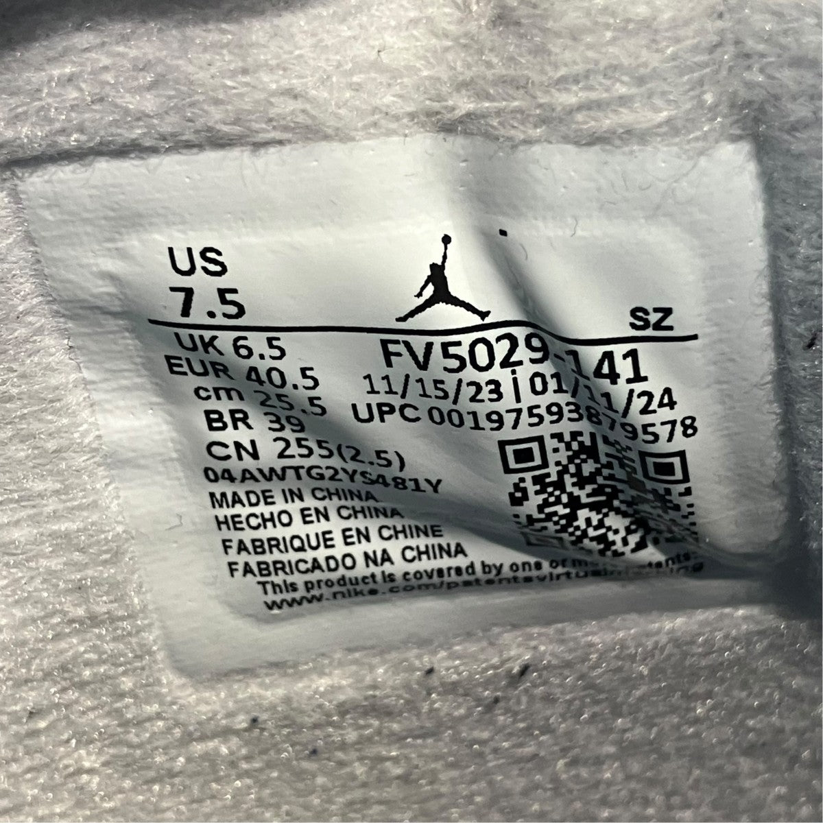 Air Jordan 4 RetroハイカットスニーカーFV5029-141