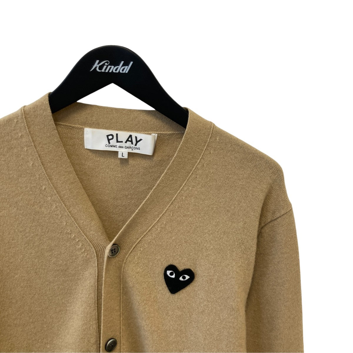 【新品、タグ付き】コムデギャルソン カーディガン ワッペン ベージュ PLAY COMME des GARCONS(プレイコムデギャルソン) カーディガンAX-N024