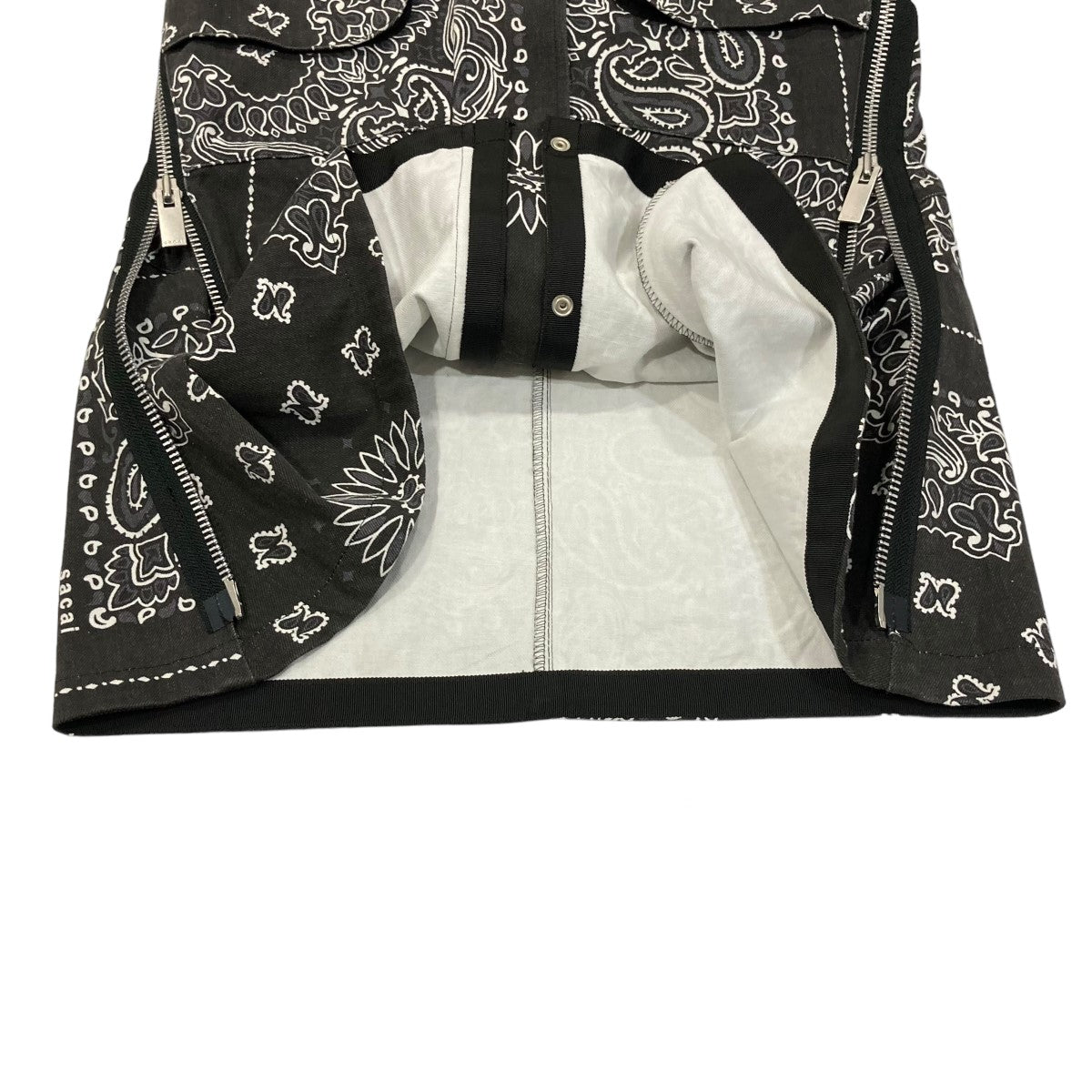 sacai(サカイ) Bandana Print Skirt バンダナプリントスカート 22-05927 2205927 ブラック サイズ  S｜【公式】カインドオルオンライン ブランド古着・中古通販【kindal】