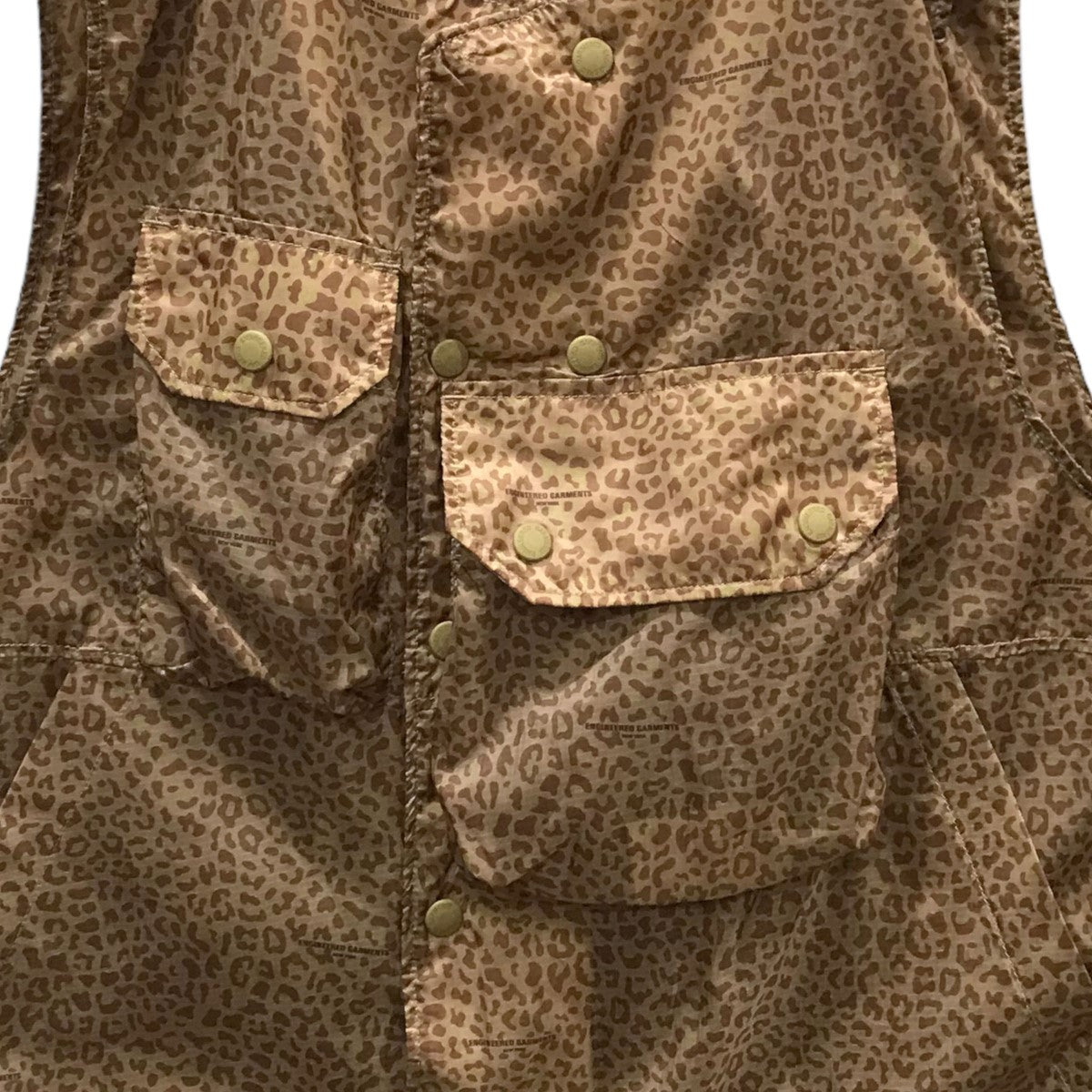 Engineered Garments(エンジニアードガーメンツ) レオパードプリントベスト COVER VEST -POLY LEOPARD  PRINT RIPSTOP カバーベスト ポリレオパードプリントリップストップ ベージュ サイズ M｜【公式】カインドオルオンライン  ブランド古着・中古通販【kindal】