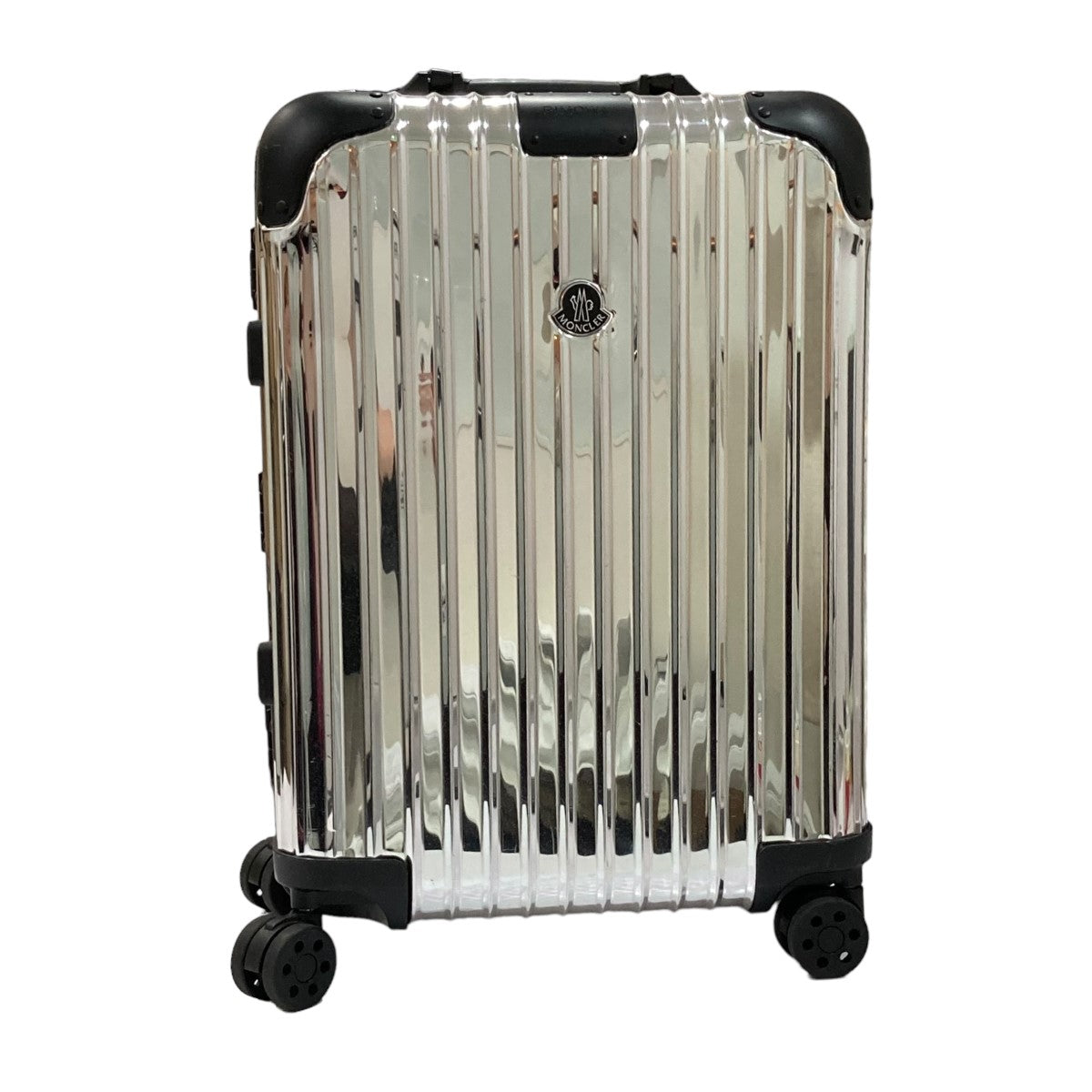 リモワ×モンクレールの“Reflection” スーツケース キャリーバッグです。 RIMOWA×MONCLER バッグ 古着・中古アイテム