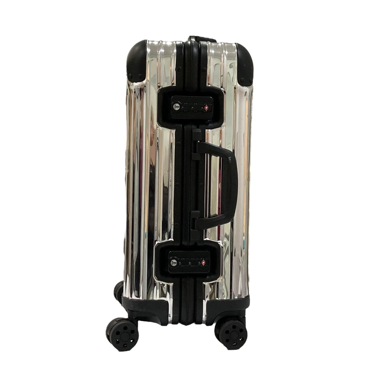 リモワ×モンクレールの“Reflection” スーツケース キャリーバッグです。 RIMOWA×MONCLER バッグ 古着・中古アイテム