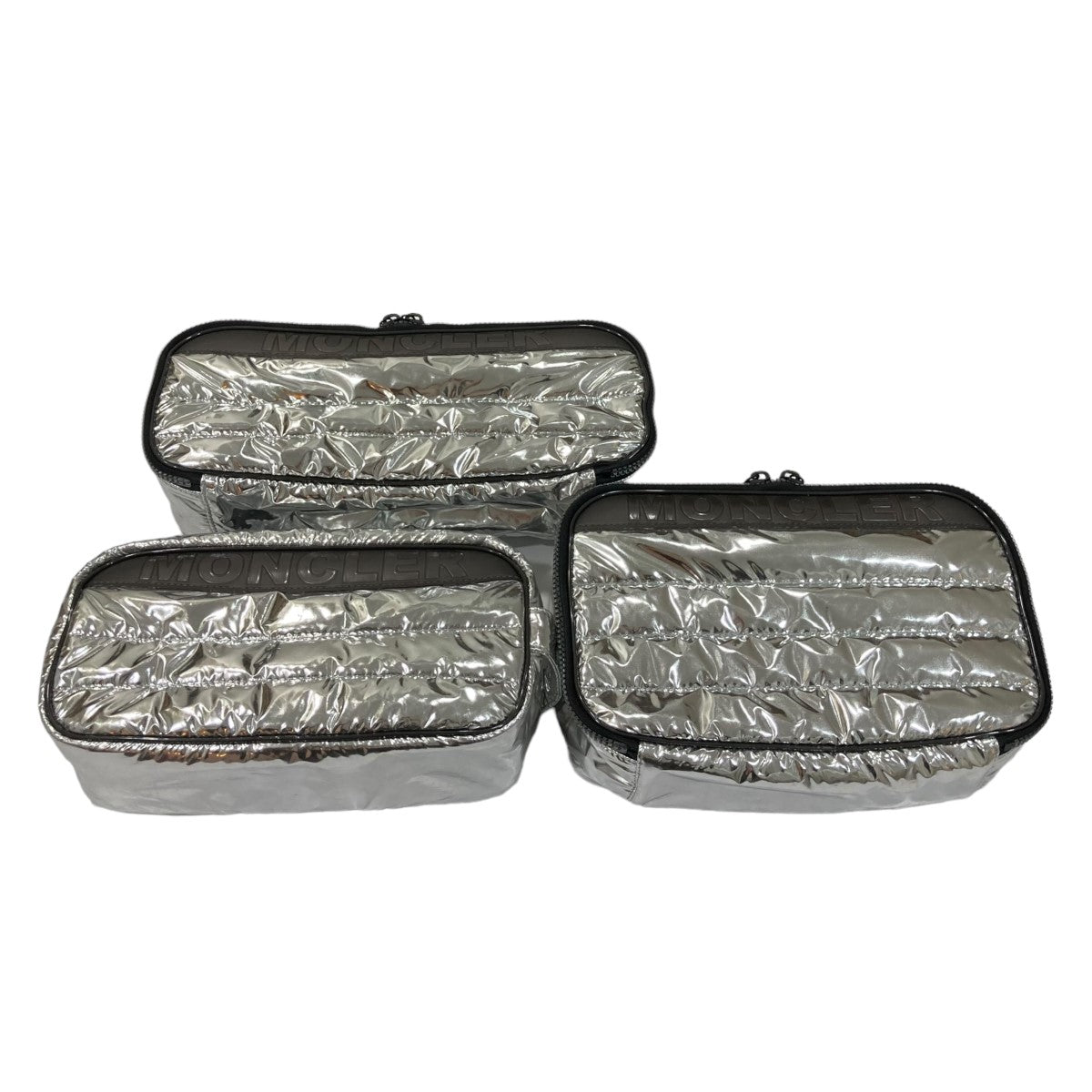 リモワ×モンクレールの“Reflection” スーツケース キャリーバッグです。 RIMOWA×MONCLER バッグ 古着・中古アイテム