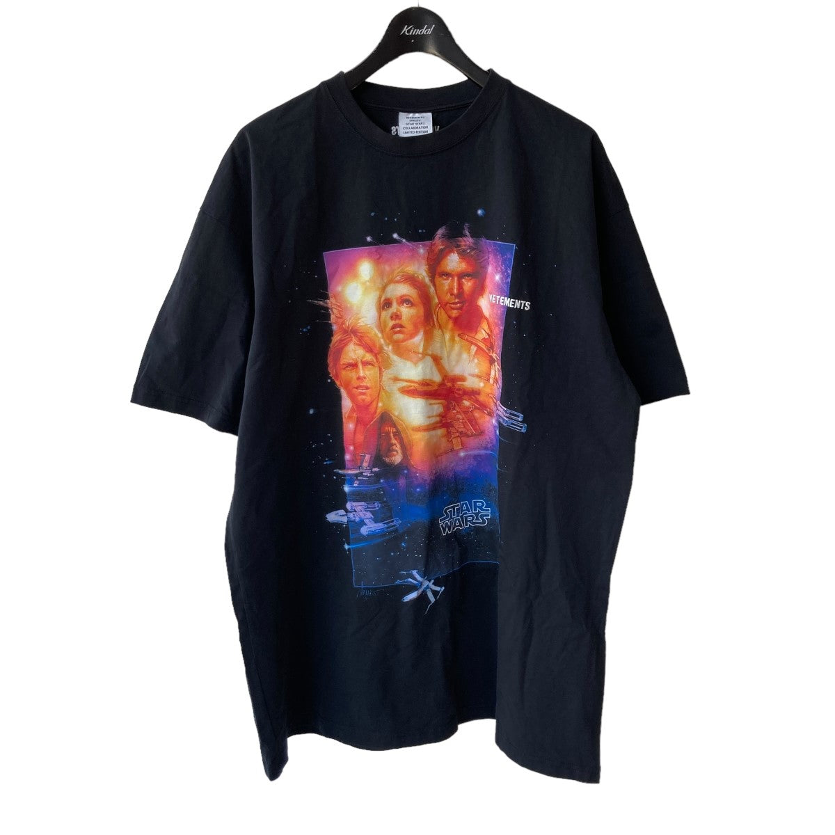 VETEMENTS(ヴェトモン) 20SS×STARWARS Movie Poster 1 TeeUSW21TS007 USW21TS007 ブラック  サイズ M｜【公式】カインドオルオンライン ブランド古着・中古通販【kindal】