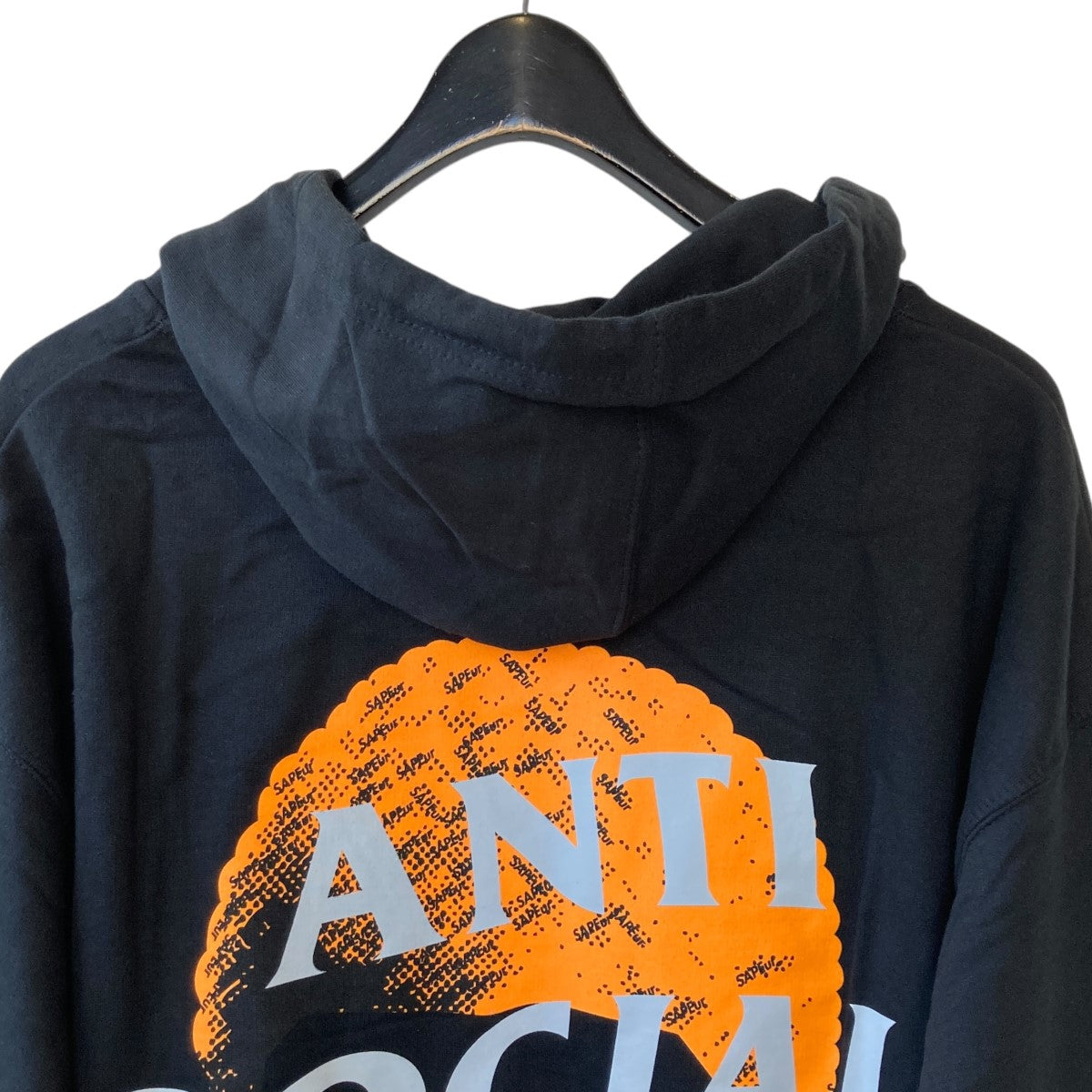 SAPEur×ANTI SOCIAL SOCIAL CLUB プルオーバーパーカーA0022-280 A0022-280 ブラック、オレンジ サイズ  XL｜【公式】カインドオルオンライン ブランド古着・中古通販【kindal】