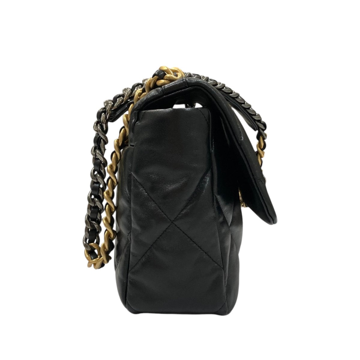 シャネルのシャネル19 LARGE HANDBAG チェーンショルダーバッグです。 CHANEL バッグ 古着・中古アイテム