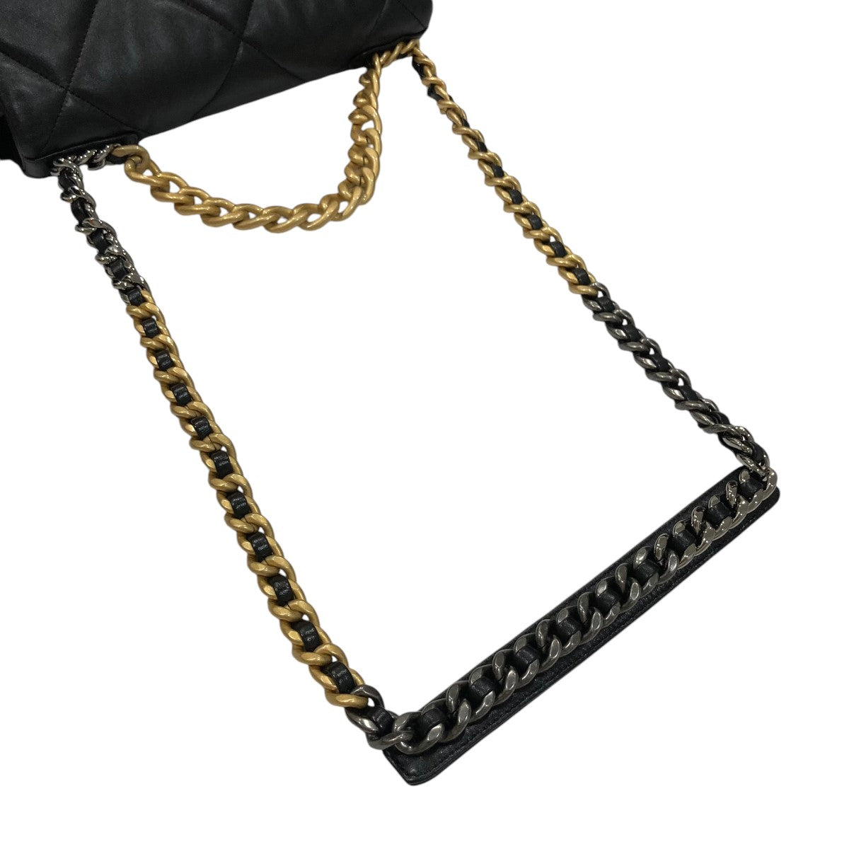 シャネルのシャネル19 LARGE HANDBAG チェーンショルダーバッグです。 CHANEL バッグ 古着・中古アイテム