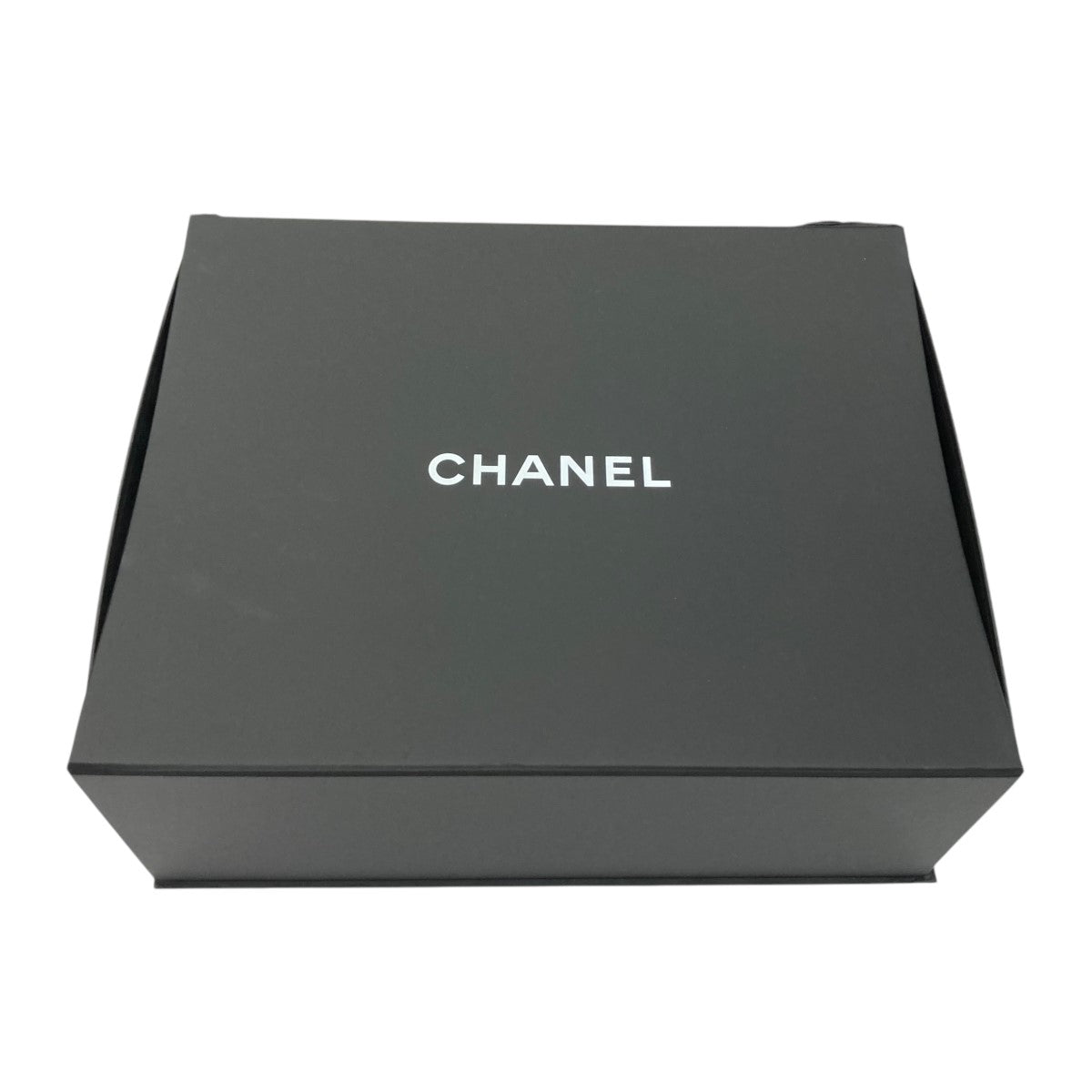 シャネルのシャネル19 LARGE HANDBAG チェーンショルダーバッグです。 CHANEL バッグ 古着・中古アイテム