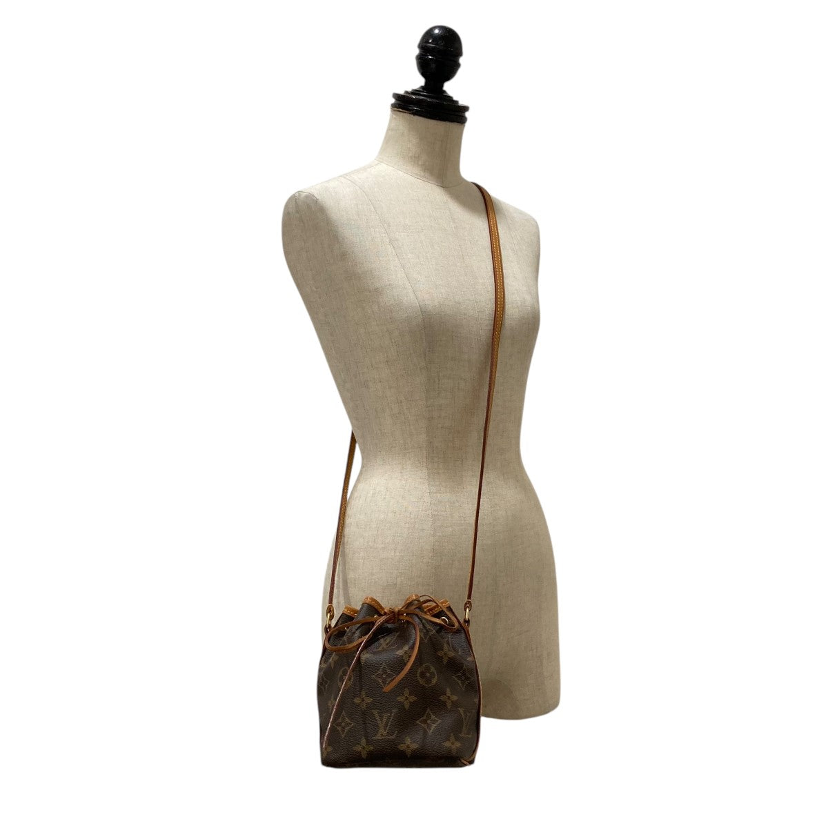LOUIS VUITTON(ルイヴィトン) ナノノエモノグラムショルダー