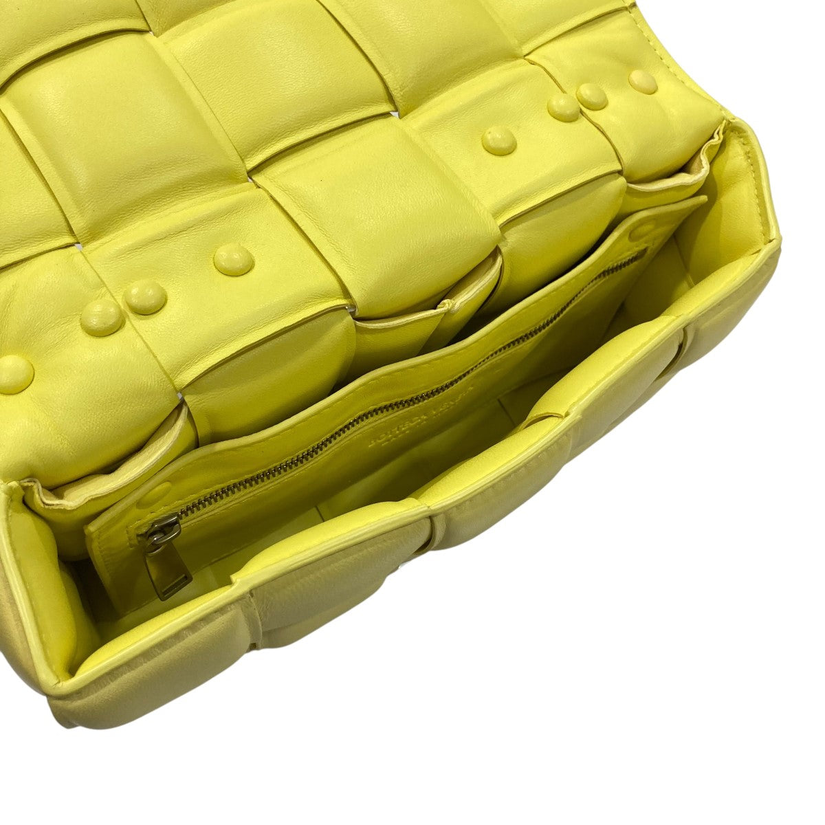 BOTTEGA VENETA(ボッテガヴェネタ) カセットチェーンショルダーバッグ