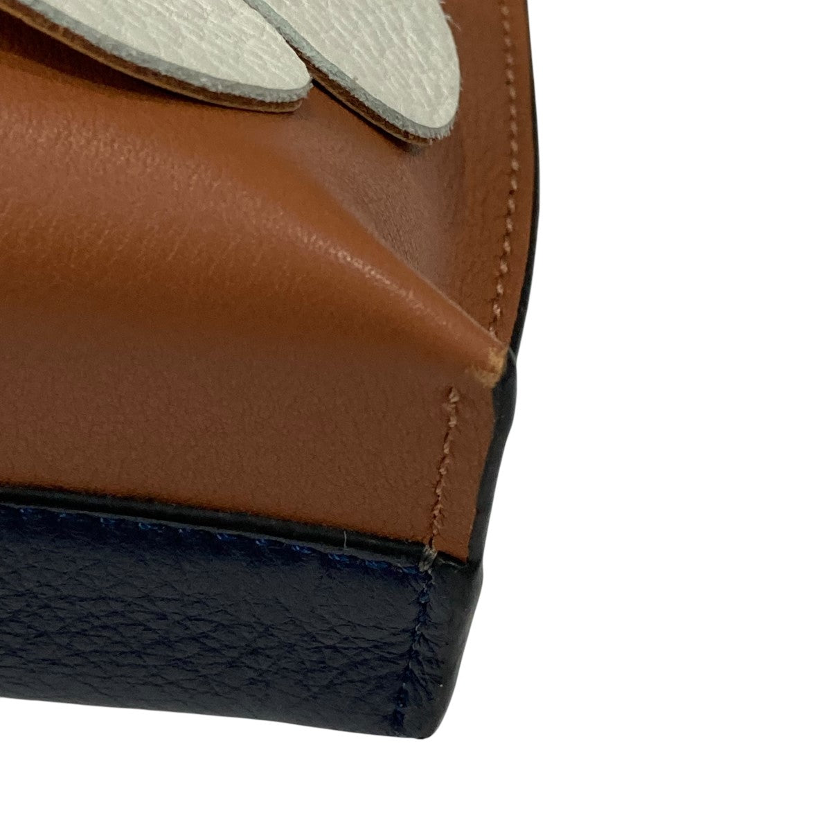 LOEWE レザー バレリーナ ブラウン【人気商品】★ LOEWE(ロエベ) フラワーレザーショルダーバック ブラウン
