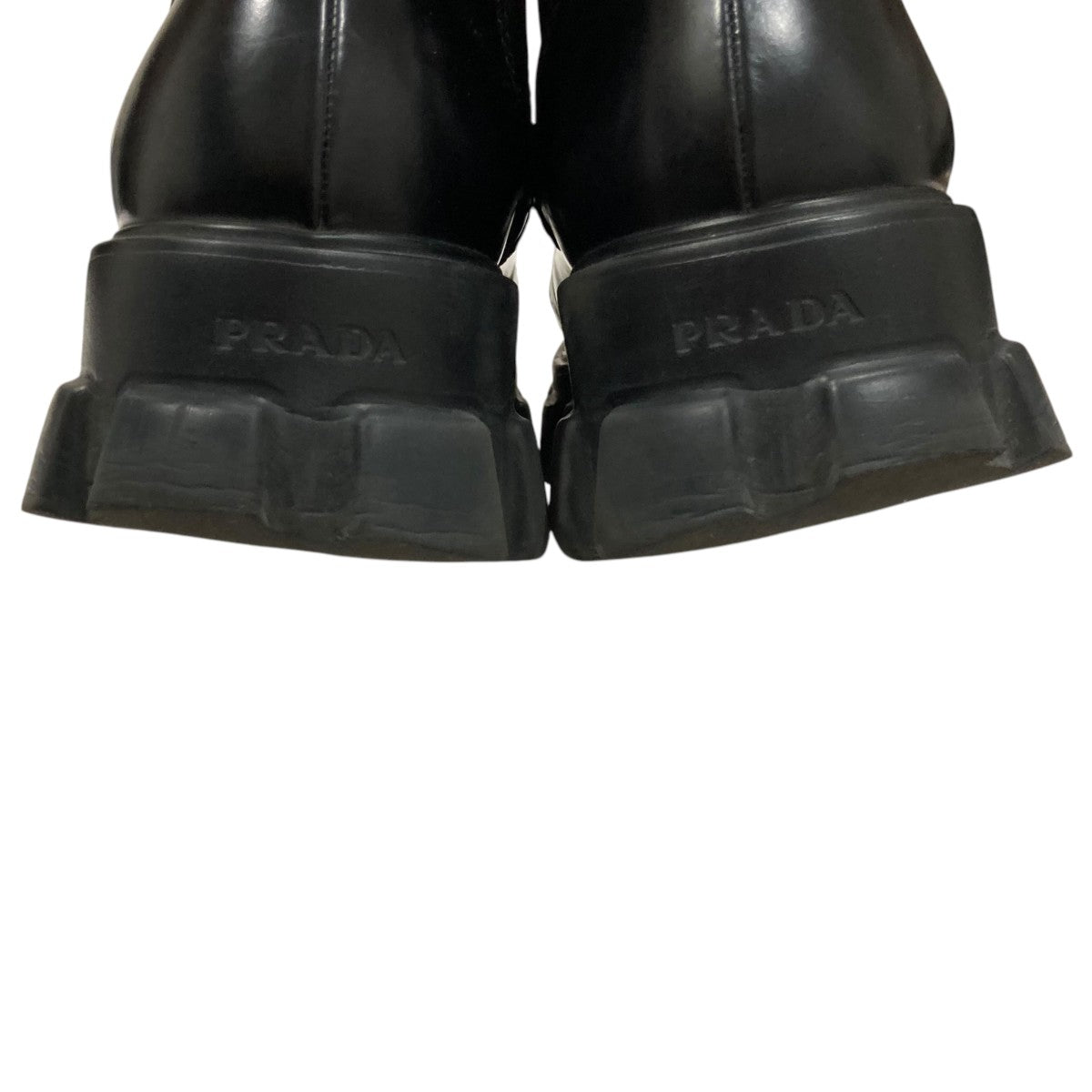 プラダ PRADA モノリス ブラッシュドレザー ブーティー ショートブーツ プラダ モノリス ブラッシュドレザー チェルシーブーツ (PRADA