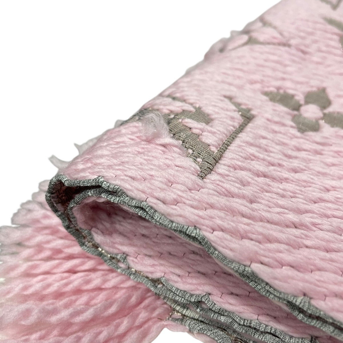 LOUIS VUITTON(ルイヴィトン) エシャルプ・ロゴマニア シャイン