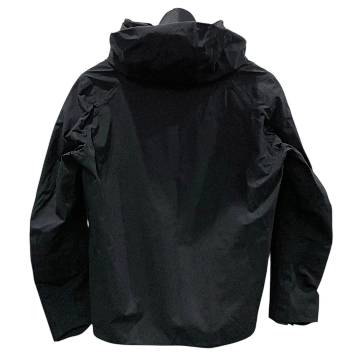 超人気新品 DESCENTE(デサント) パラフードジャケットのご紹介