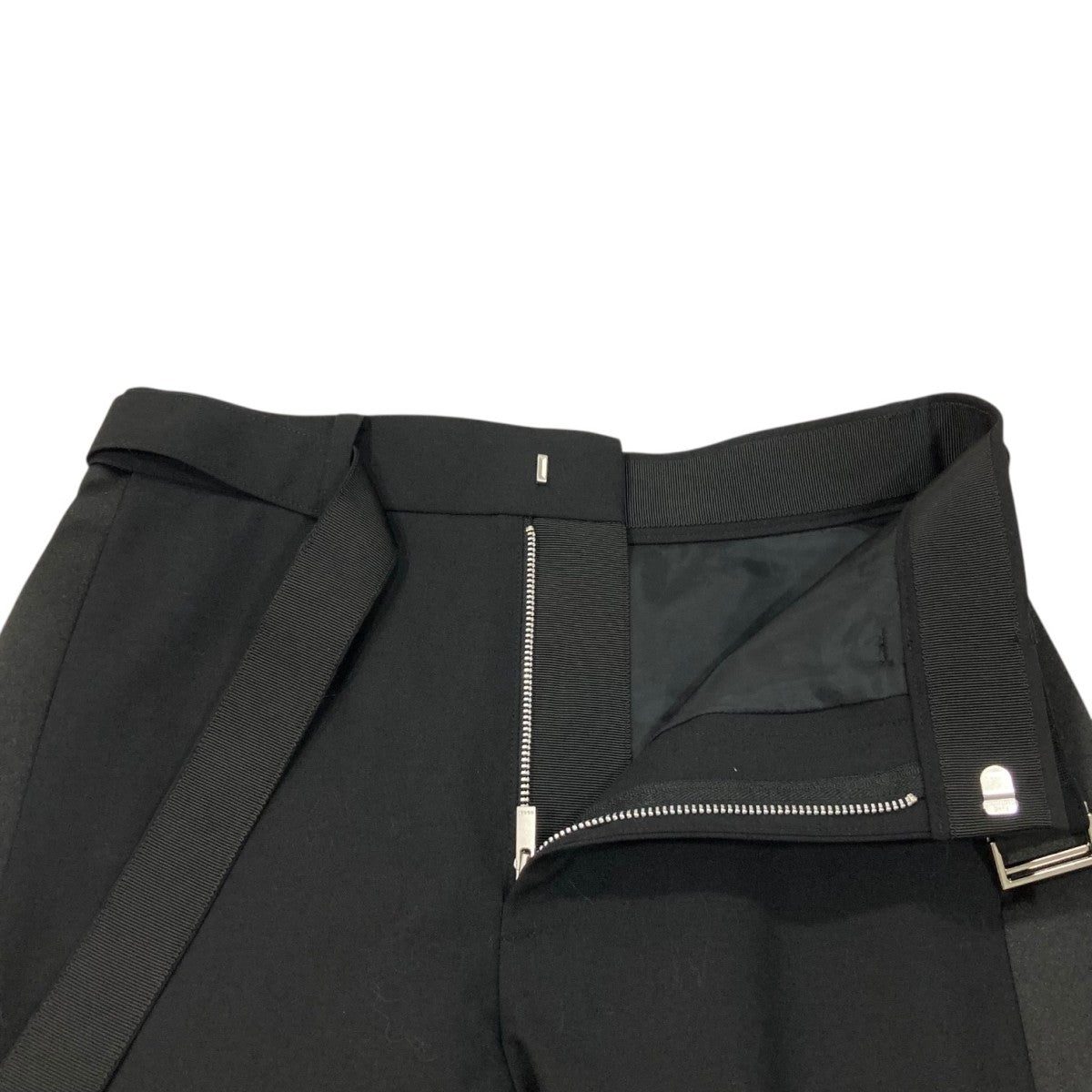 sacai 20aw ベルト　付き　パンツ Sacai ベルテッド ショートパンツ | ブラック | FARFETCH JP