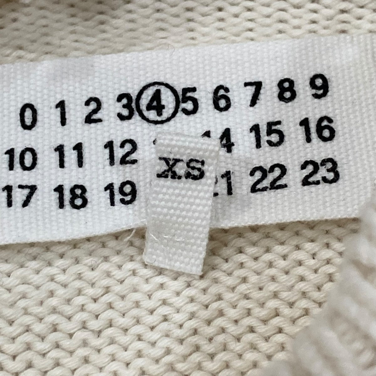メゾンマルジェラ Maison Margiela ダメージ スリットニットセーター S51GP0218 アイボリー サイズ：XS Maison Margiela(メゾンマルジェラ) ダメージ スリットニット